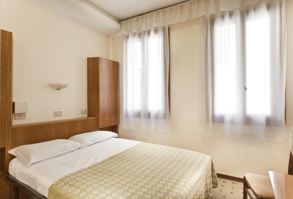Hotel San Fantin Венеція Номер фото